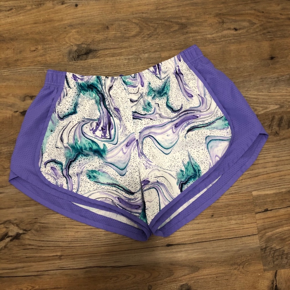WOMENS ATHLETIC SHORTS SIZE LARGE PURPLE